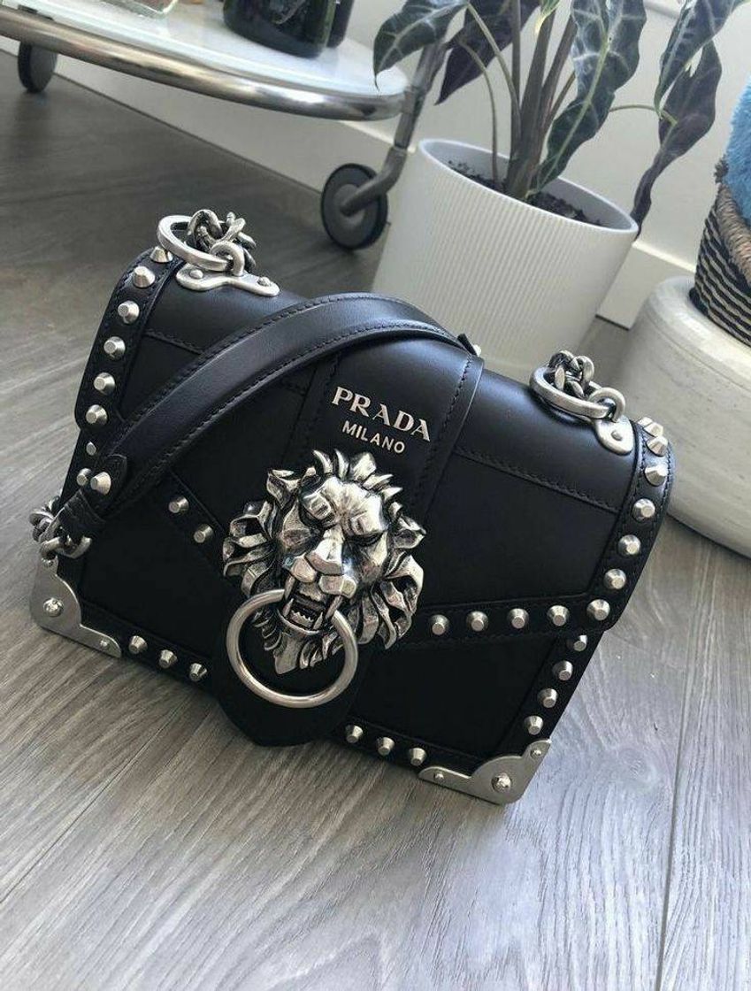 Moda Bolsa prada cahier lion.