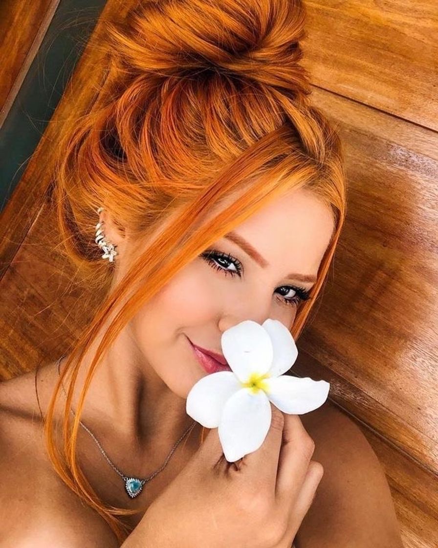 Moda Fotinha com flor do pé do vizinho!🥰