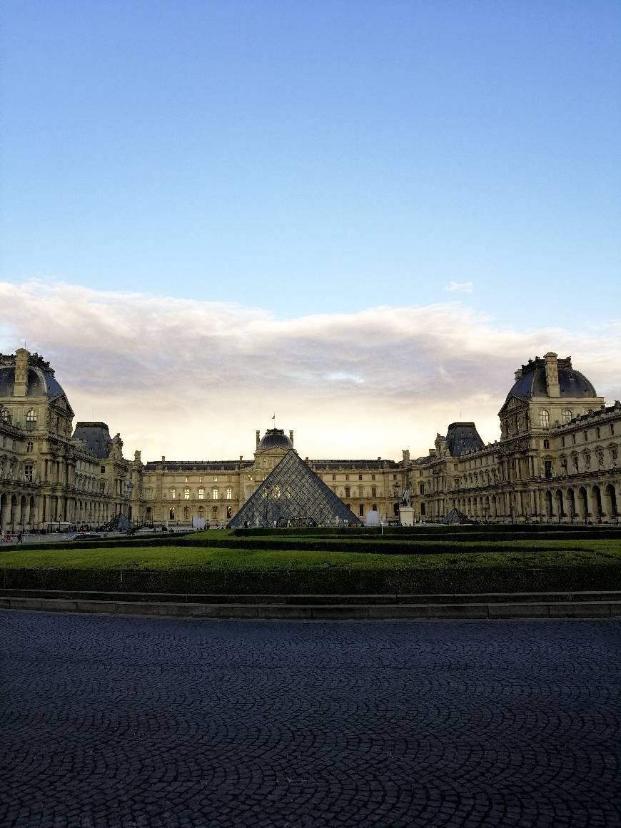 Place Museo del Louvre