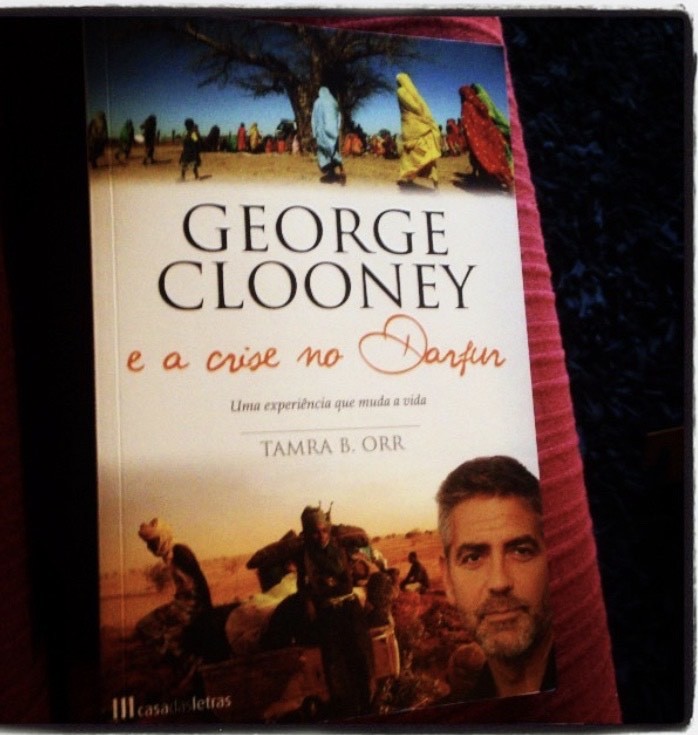 Book George Clooney e a Crise no Darfur