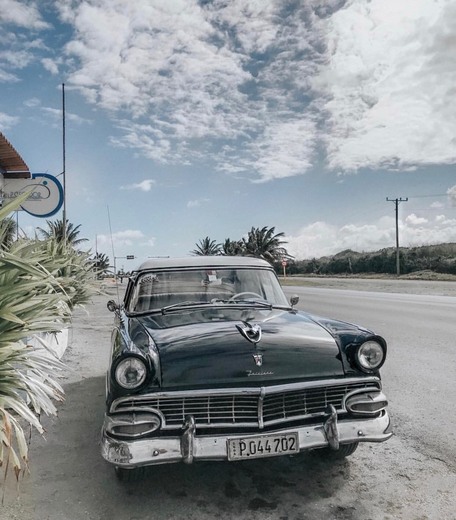Car with driver | Cuba