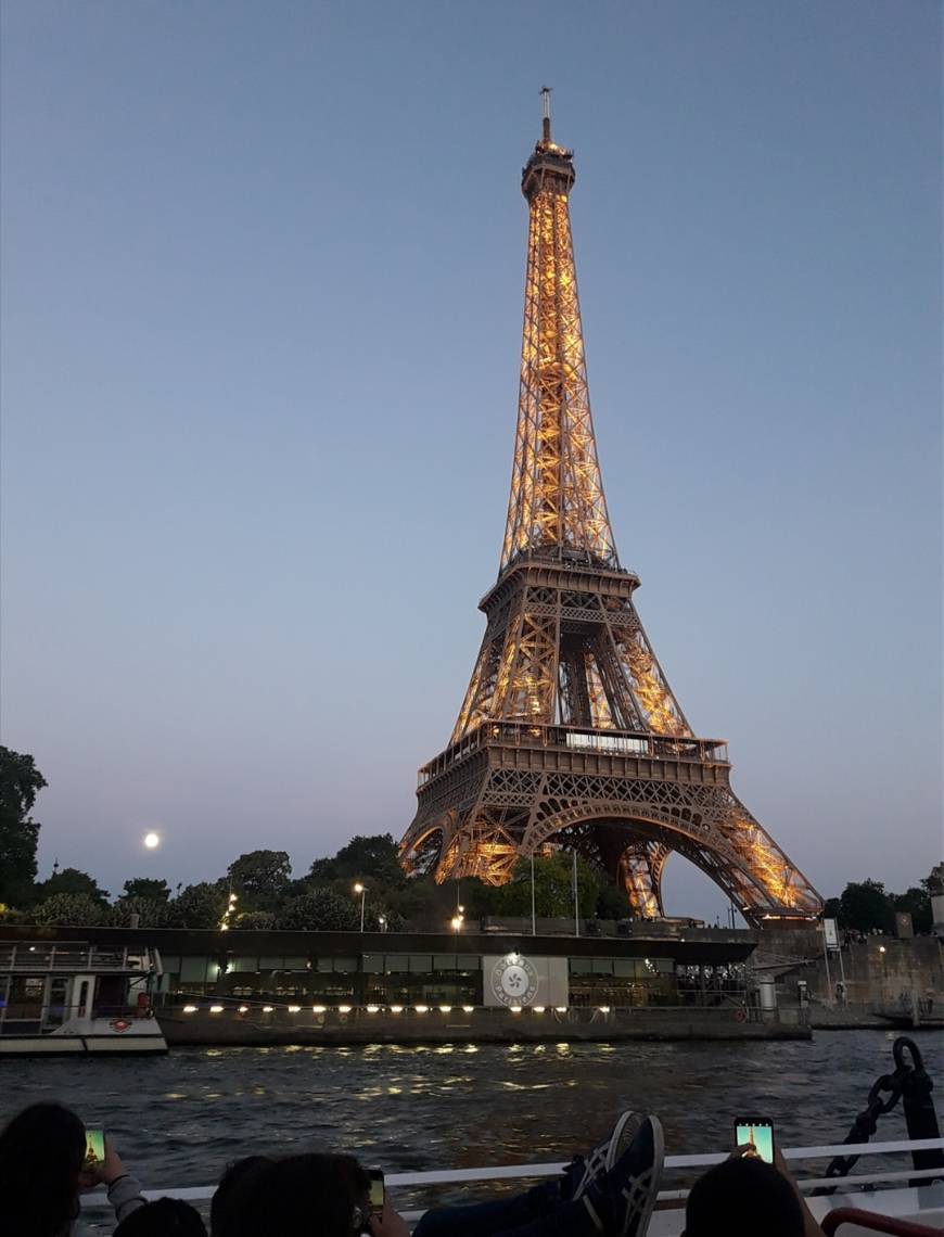 Place Torre Eiffel