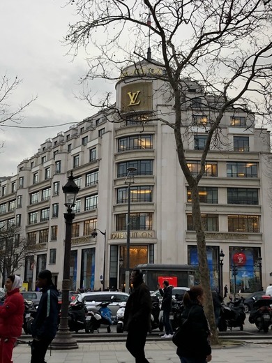 Louis Vuitton Maison Champs Élysées