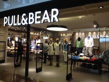 Place Pull and Bear