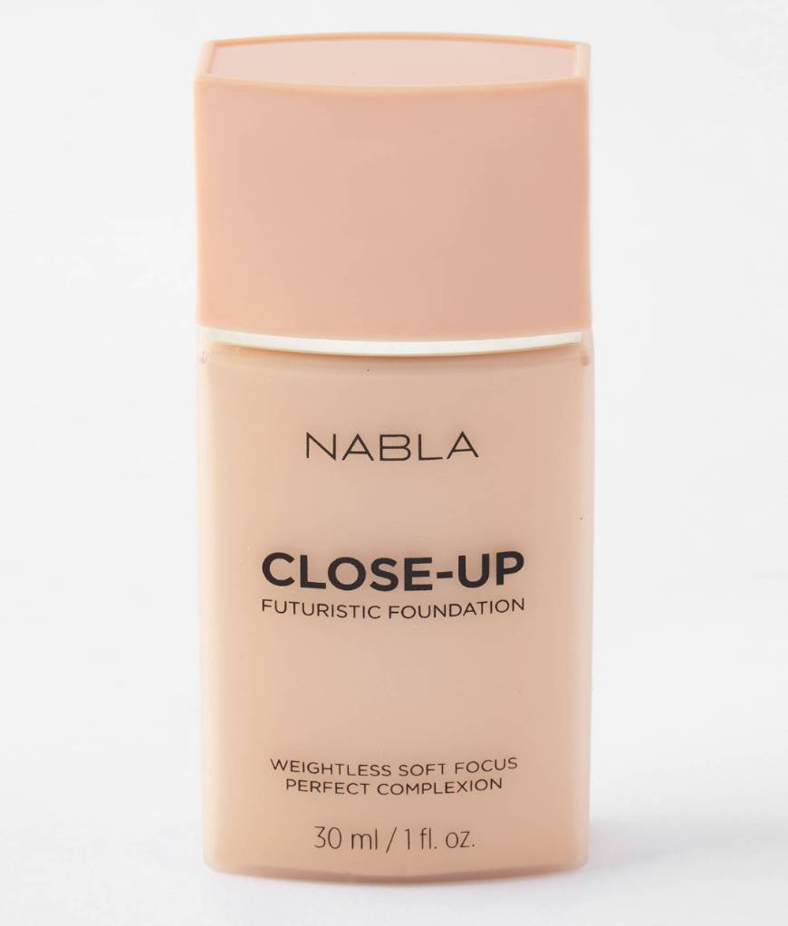 Moda Nabla Close Up Futuristic Foundation