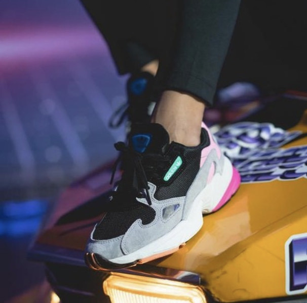 Social Adidas Falcon