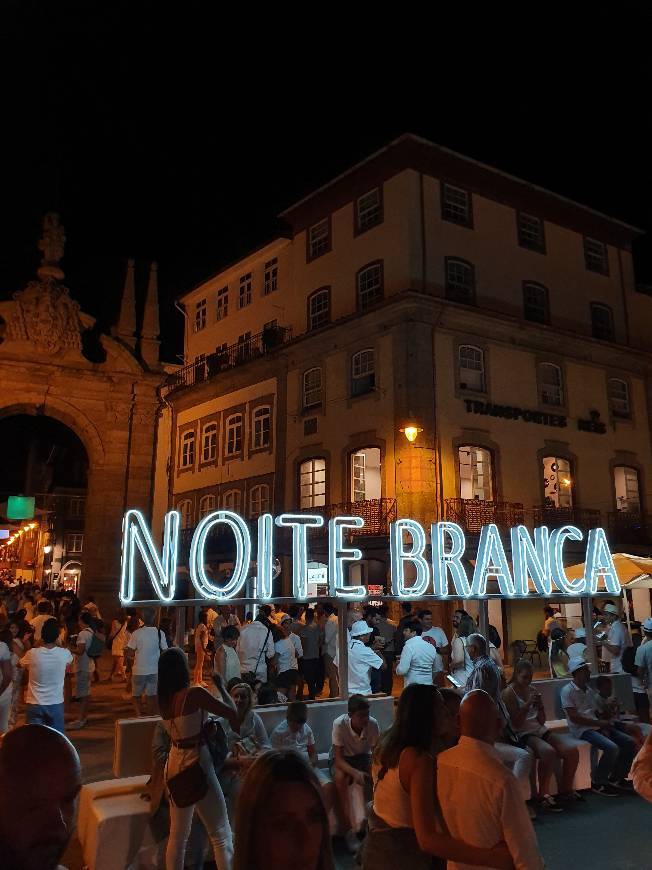 Place Noite Branca