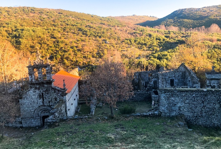 Lugares Mosteiro de Santa Maria das Júnias