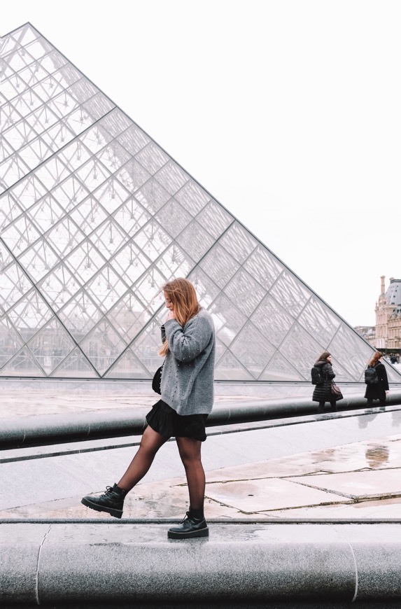 Place Museo del Louvre