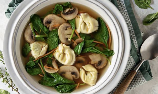 Social Caldo de cogumelos com tortellini