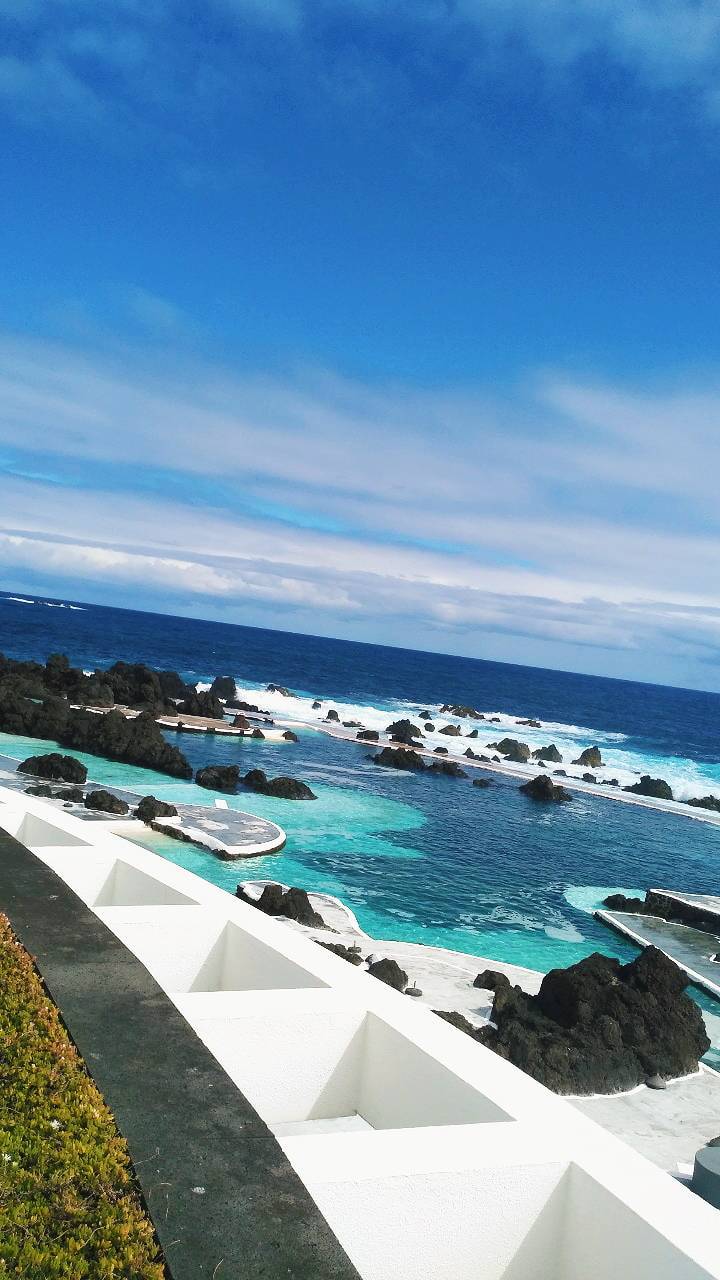 Lugar Piscinas Naturais de Porto Monìz