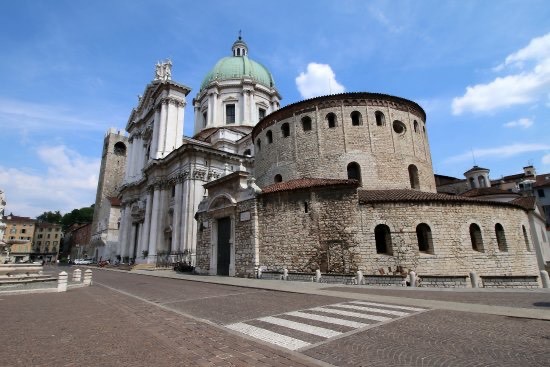 Places Piazza Paolo VI