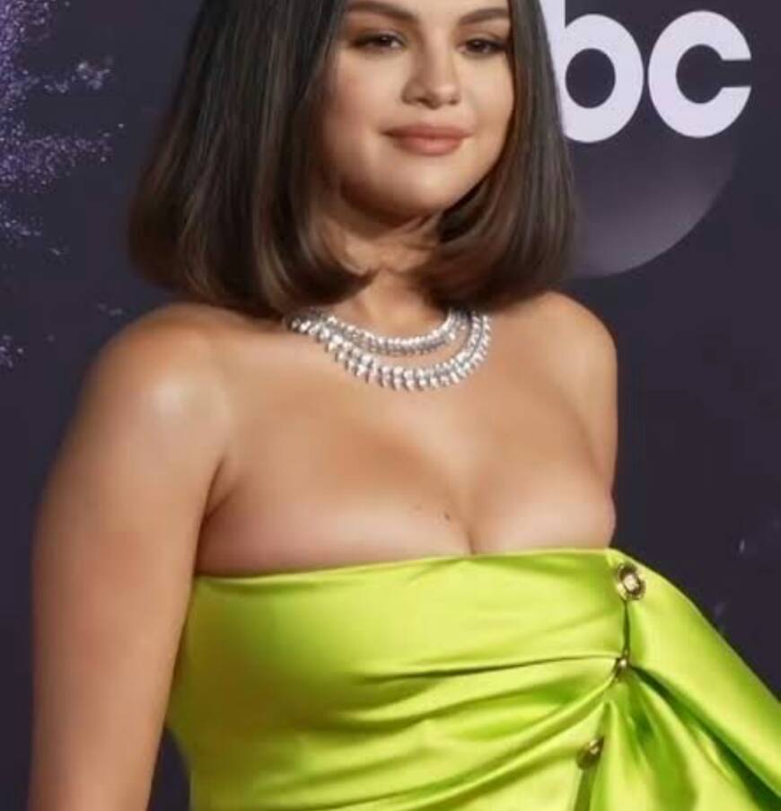 Moda SELENA GOMES 😻