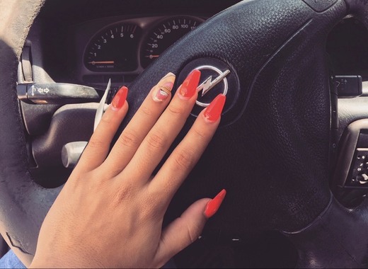Nails em vermelho