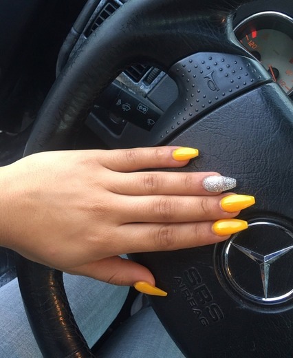 Nails amarelas 