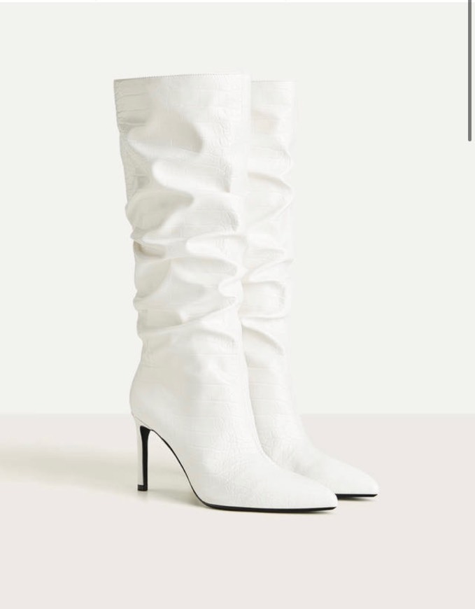 Botas brancas enrugadas