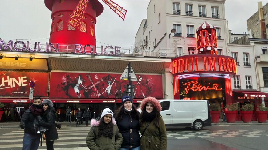 Place Moulin Rouge