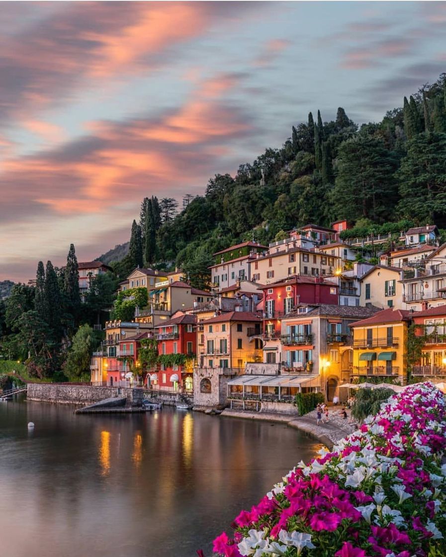 Lugar Varenna