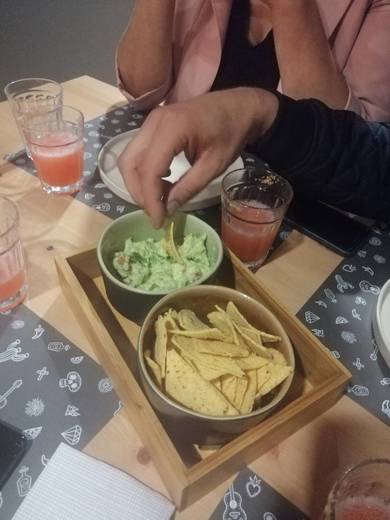 Un Poco Loco Tacos & Drinks