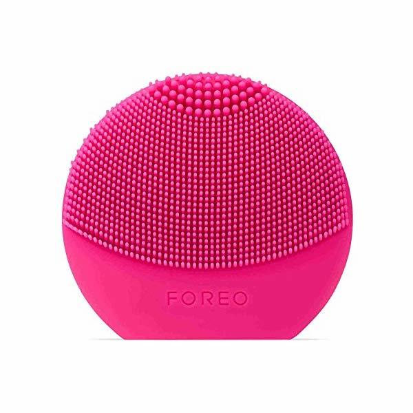 Beauty LUNA Play Plus de FOREO es el cepillo facial recargable de silicona