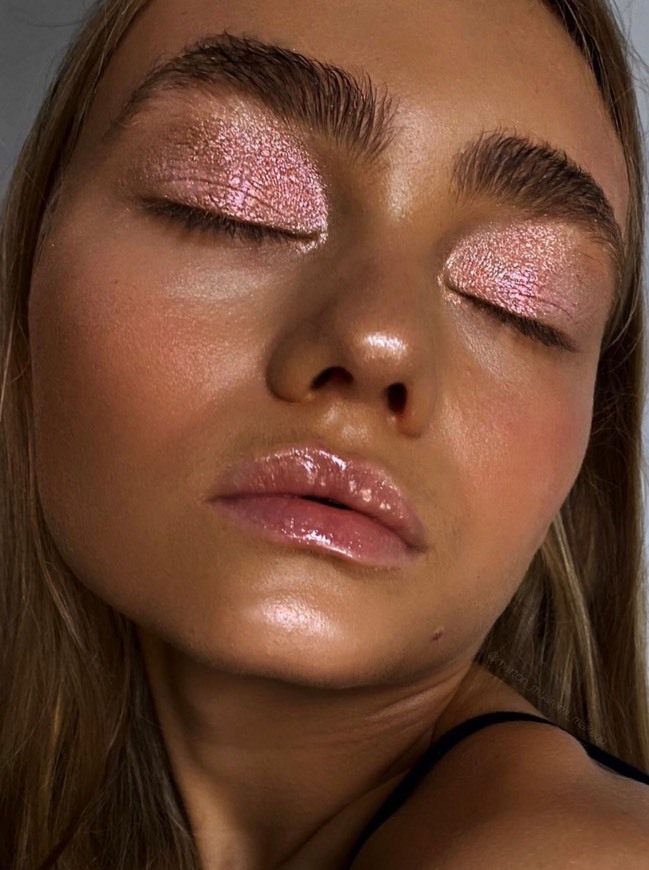 Fashion Glittery pink makeup