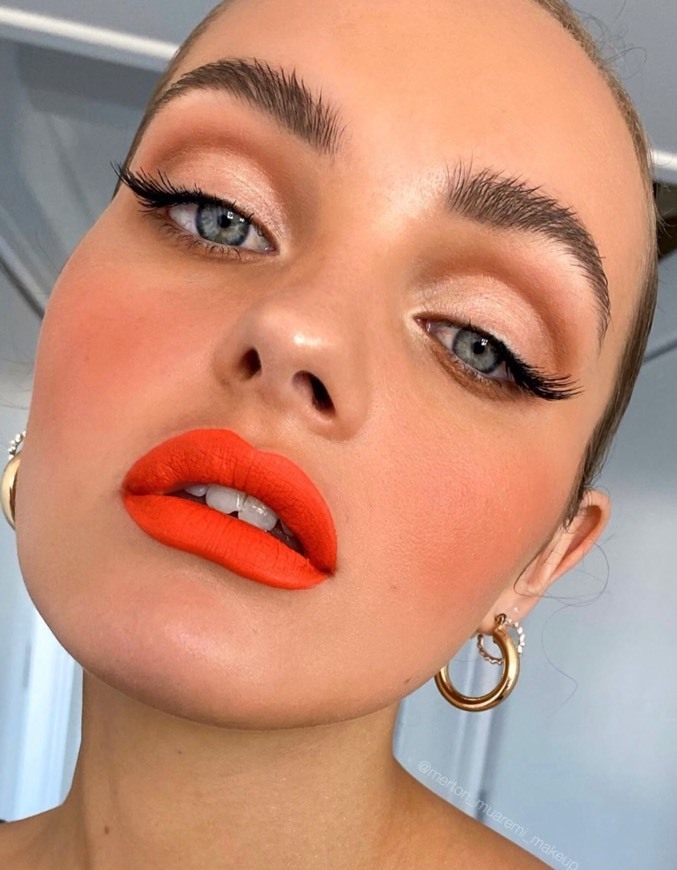 Fashion Orange Bright Lips Makeup