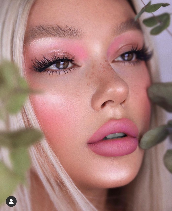 Moda Light Pink makeup