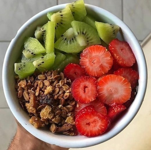 Bowl com fruta e granola 