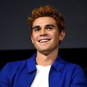 Social Kj Apa