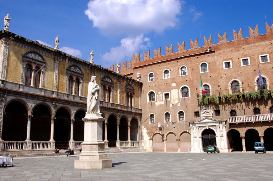 Place Piazza dei Signori