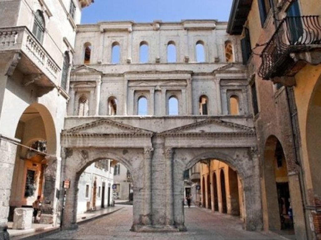 Place Porta Borsari