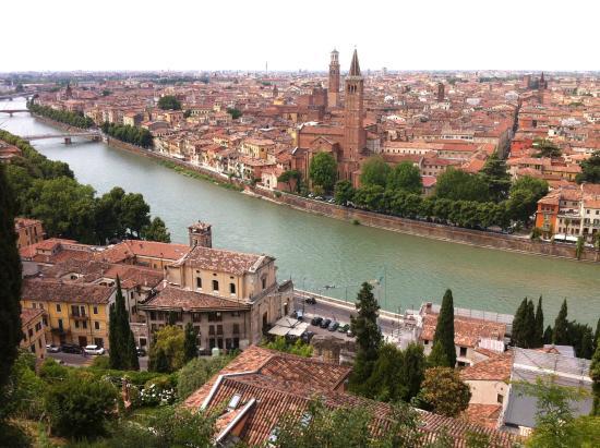 Place Castel San Pietro