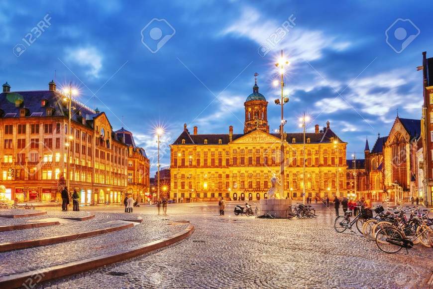 Lugar Dam Square