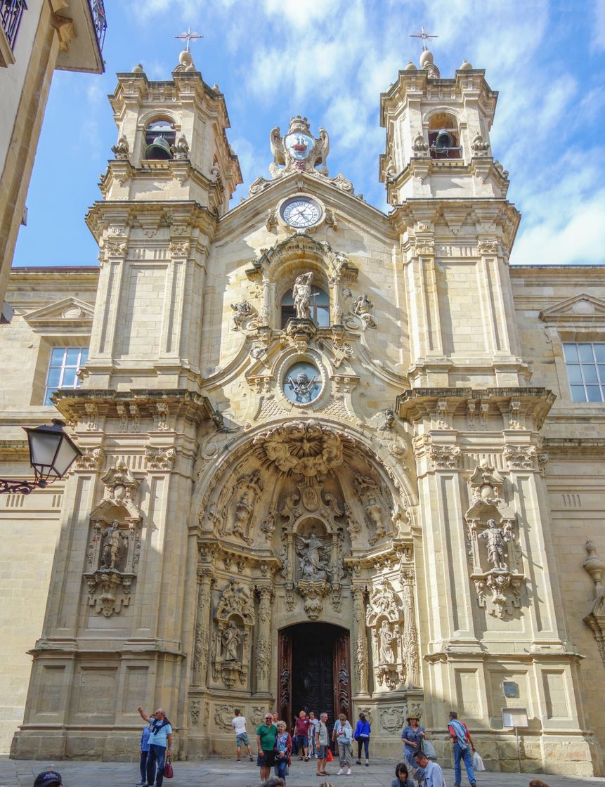 Lugar Basílica de Santa María del Coro