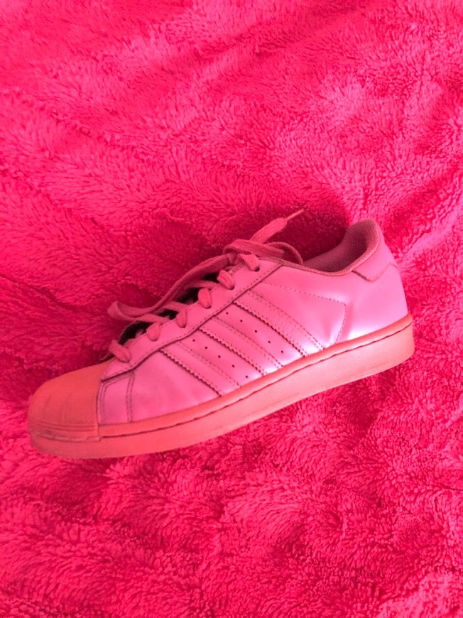 Moda Pharrel Williams x Adidas Originals Super Star