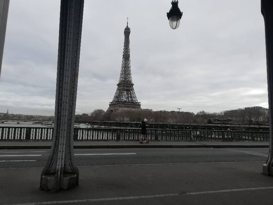 Place Pont de Bir-Hakeim