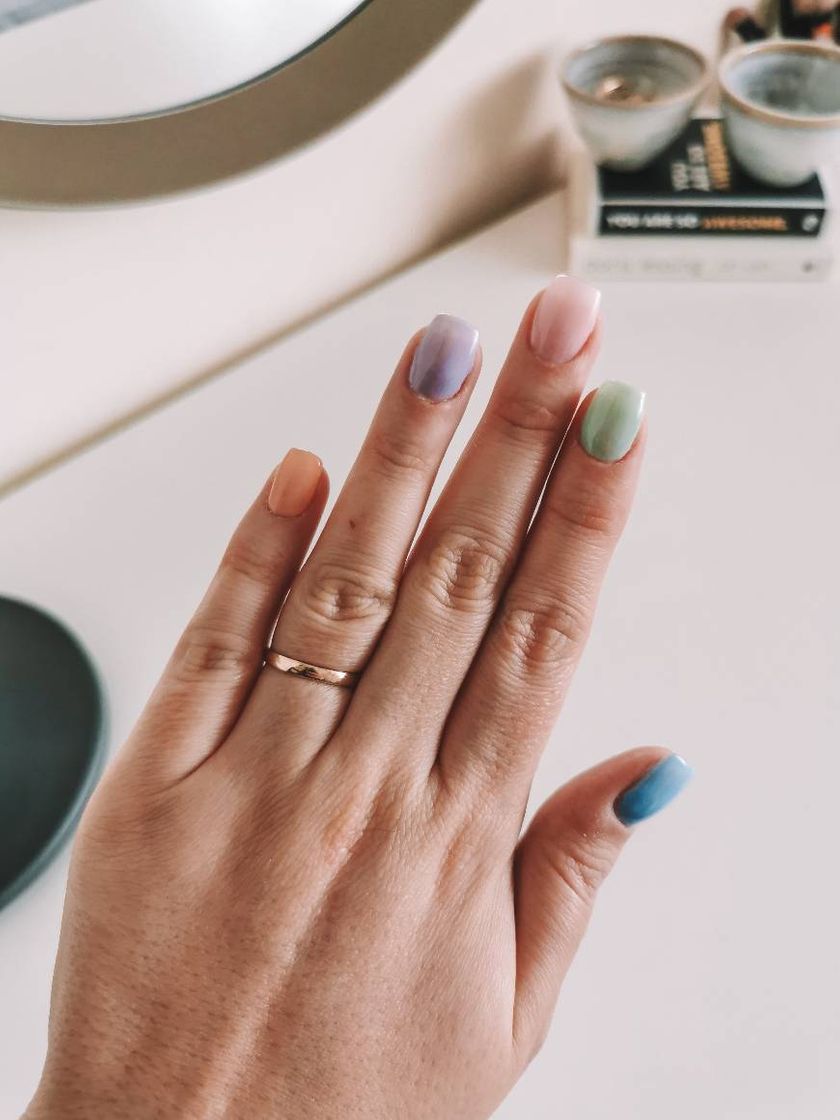 Social Pastel Nails 
