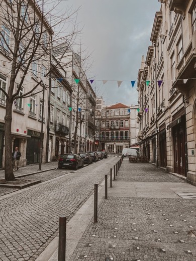 Porto City Guide: Nightlife in Porto - Galerias de Paris Street ...