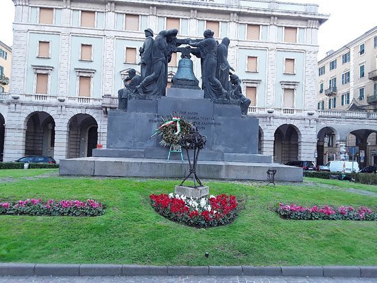 Lugares War Memorial