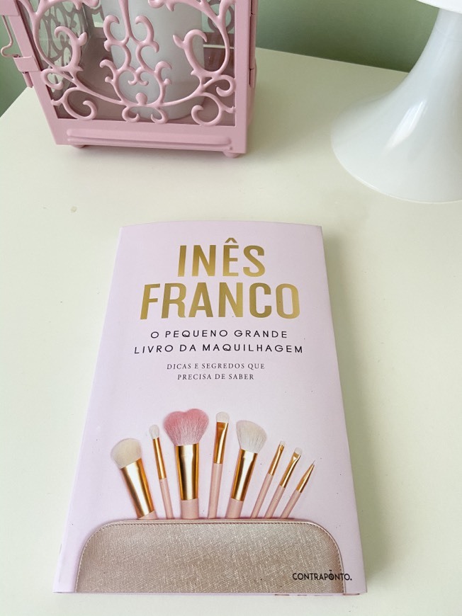Livro sobre maquilhagem com várias dicas por Inês Franco 