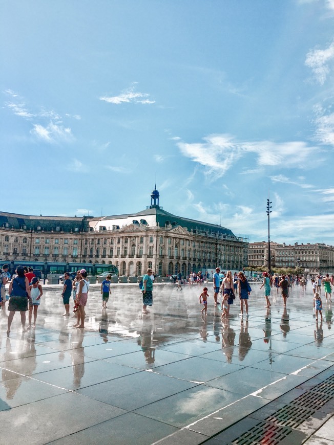 Place Le Miroir d'eau