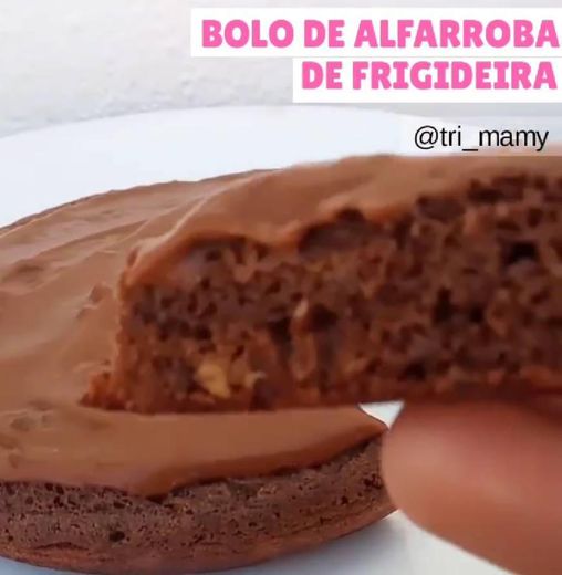 Bolo de alfarroba de frigideira