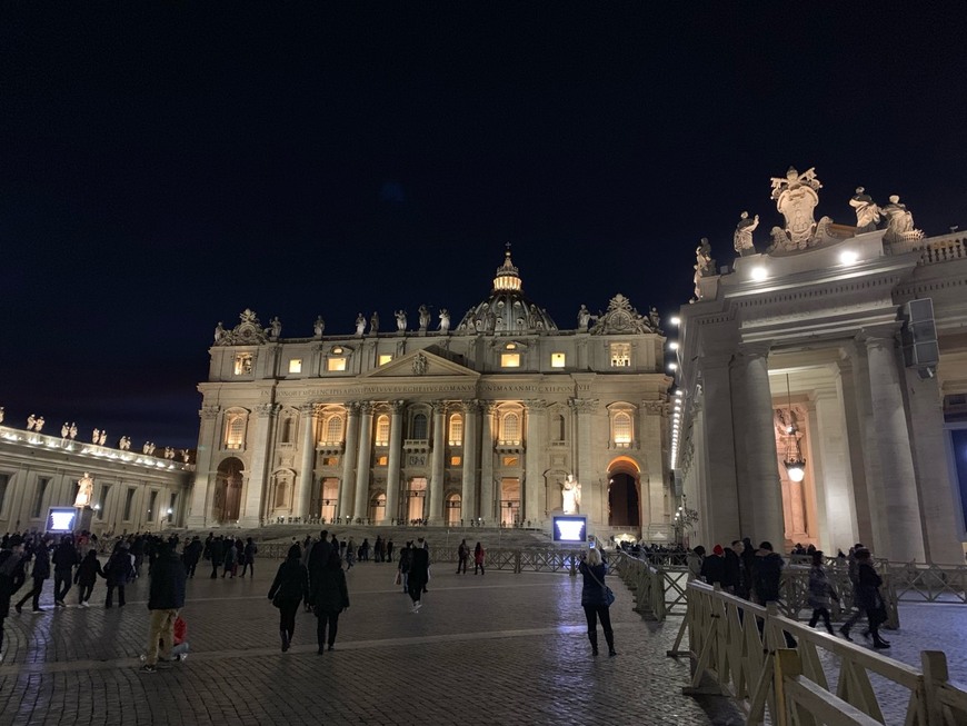 Place Piazza San Pietro