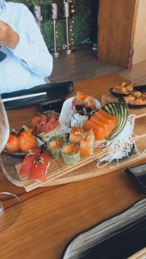 YÜJIN Premium Sushi (Feira)