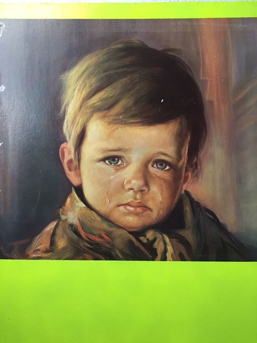 Social Menino da Lágrima vintage em amarelo néon moldura dourada