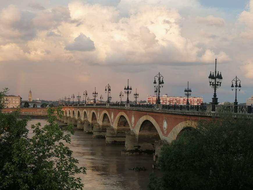 Place Pont de Pierre