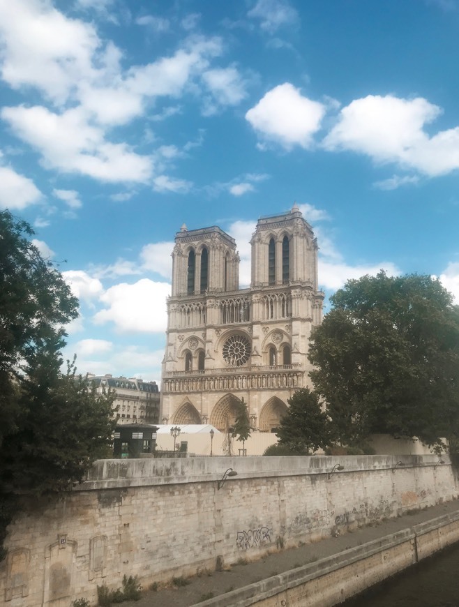 Place Notre Dame