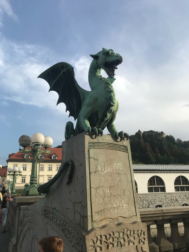 Place Dragon Bridge