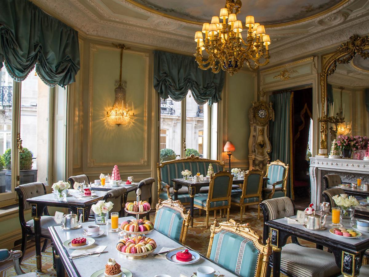 Ladurée Paris Champs Elysées