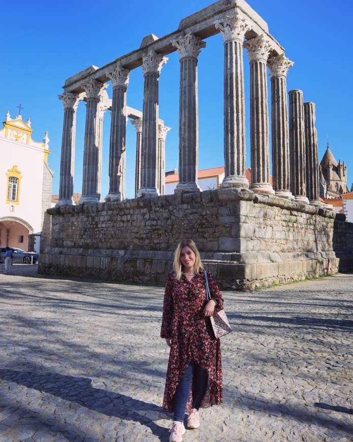 Place Templo romano de Évora